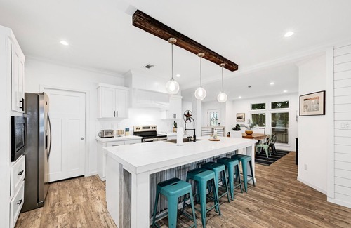 Kingsland House | Top-Rated Dockside Digs with Boat Slip and Firepit