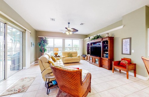Pelican House | Dockside Dream: 4-Star Haven with Pool & Hot Tub