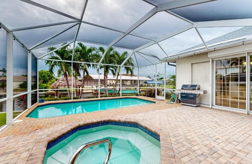 Pelican House | Dockside Dream: 4-Star Haven with Pool & Hot Tub