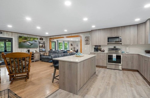 Shell Knob House | Lakefront Dockside Getaway with Campfire and Kitchen Access