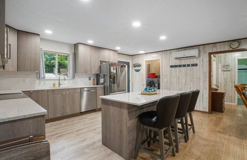 Shell Knob House | Lakefront Dockside Getaway with Campfire and Kitchen Access