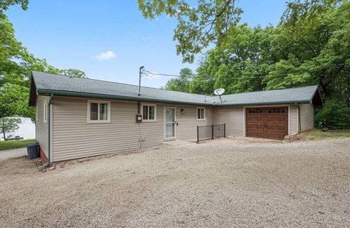Shell Knob House | Lakefront Dockside Getaway with Campfire and Kitchen Access