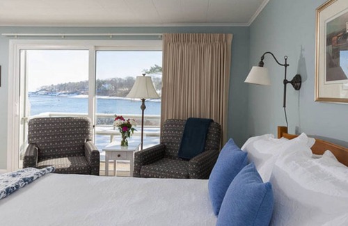 York Hotel | Relax at Dockside Guest Quarters & Restaurant with Breakfast