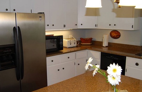 York Hotel | Relax at Dockside Guest Quarters & Restaurant with Breakfast