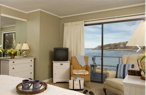 York Hotel | Relax at Dockside Guest Quarters & Restaurant with Breakfast