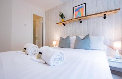 Galway City Centre Apartment | Dockside Haven - Free Parking