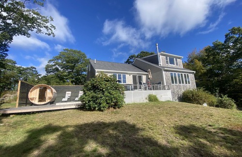 Cushing House | Idyllic Dockside Retreat with Family-Friendly Amenities