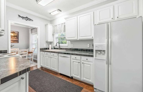 Six Mile House | Unforgettable Dock Tales at Lake Keowee with Game Room