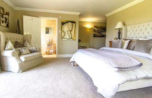 Weedon Bed & Breakfast | Experience Dodford Grange: 4-Star Stay with Pool & Pets