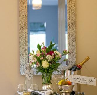 Weedon Bed & Breakfast | Experience Dodford Grange: 4-Star Stay with Pool & Pets