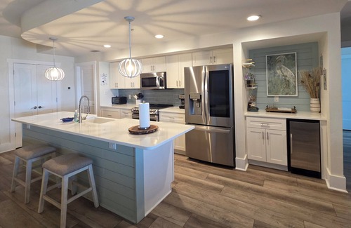 Mexico Beach Condo | Incredible Dodgen Waves: Oceanfront Retreat with Balconies