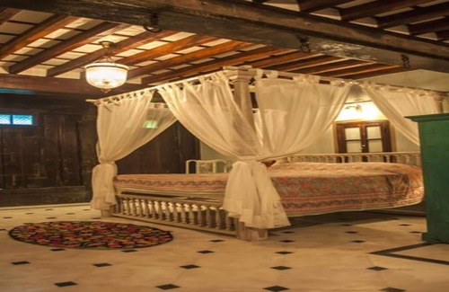 Ahmedabad City Centre Hotel | Explore Dodhia Haveli: Family-Friendly Stay with Breakfast