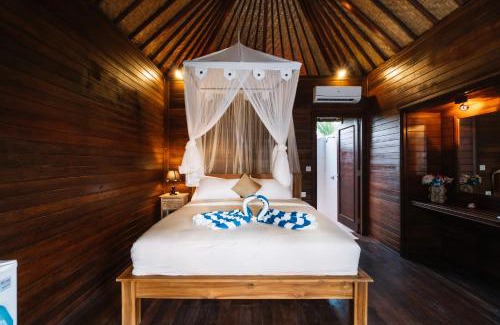 Mushroom Bay House | Serene Dodol Lembongan Cliff Sunset with Oceanfront Pool