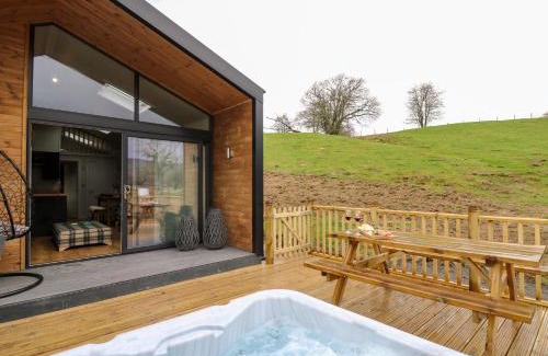 Llandrindod Wells House | Family-Friendly Doe Lodge - 4-Star Rated & Highly Reviewed