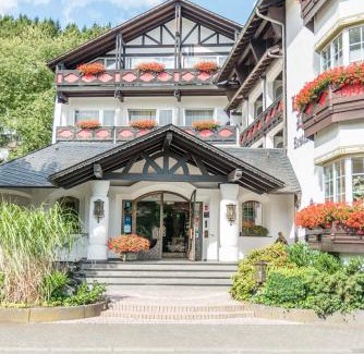 Feudingen Hotel | Romantik Landhotel Doerr: Oceanfront Retreat with Spa