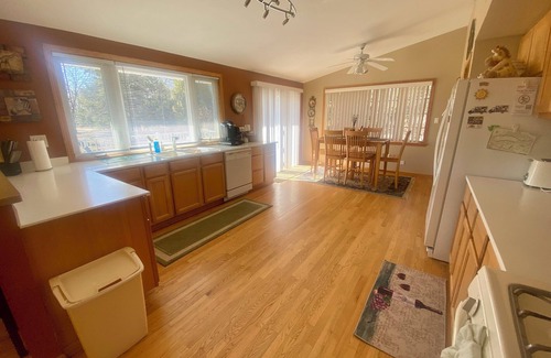 Como House | Pet-Friendly Retreat with Ocean Views & Guest Rated 9.8