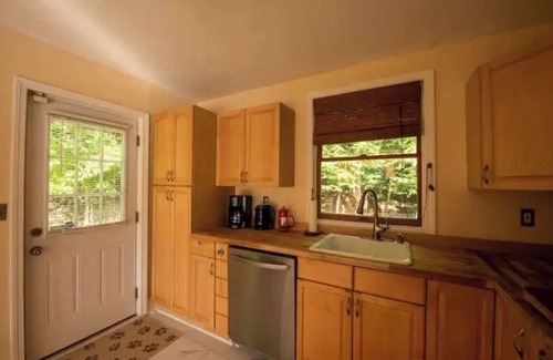 Gilmanton House | Pet-Friendly Retreat with Hot Tub Near Gunstock