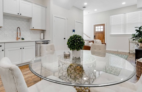 St. Johns House | Pet-Friendly Retreat Steps from Downtown with Modern Amenities
