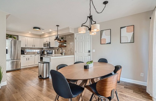 Broomfield House | Outstanding Pet Friendly 3BR Retreat with Outdoor Space