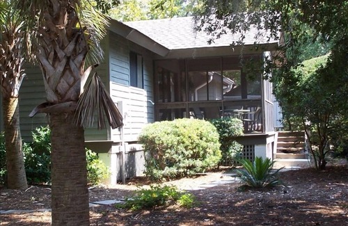 West Beach Cottage | Dog-Friendly 3BR Oceanwoods Cottage Steps from the Beach