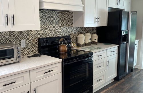 Mentor House | Pet-Friendly Retreat Near Wineries & Lake Erie - 10/10 Rated!