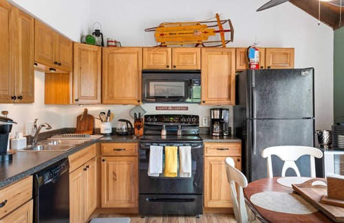 Basye Cabin | Pet-Friendly 3BR Retreat with Loft and Mountain Views