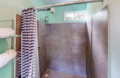 Tarcoles Bed & Breakfast | Dog-friendly 4-villa complex near beach with outdoor pool, community kitchen, AC