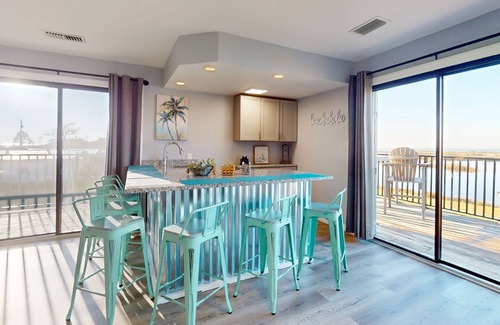 Dauphin Island House | Pet-Friendly Bayfront Duplex with Private Dock & Kayaks