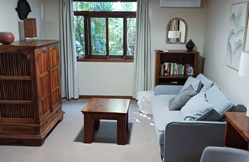 Suffolk Park Apartment | Cozy Dog-Friendly Beachfront Apartment with Pool Access