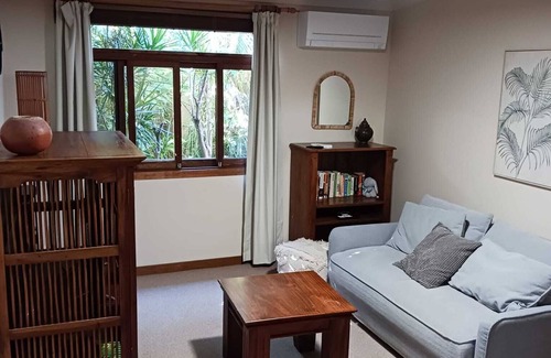 Suffolk Park Apartment | Cozy Dog-Friendly Beachfront Apartment with Pool Access