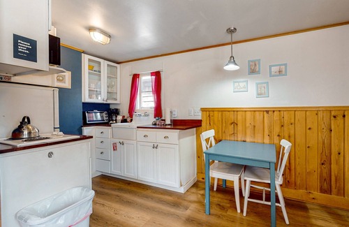 Downtown Cannon Beach Cottage | Pet-Friendly Condo Steps from the Beach with Free WiFi