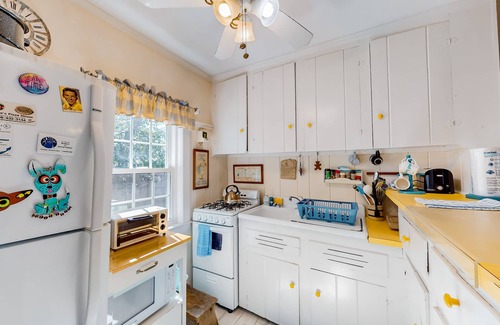 Harwich Port Cottage | Pet-Friendly Beach Cottage on Harwich's Main Street
