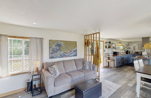 Port Orford Cabin | Pet-Friendly Cabin with Ocean Views and Modern Amenities
