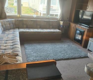 Hunstanton Other | Dog Friendly Caravan With Decking At Manor Park In Hunstanton Ref 23063W