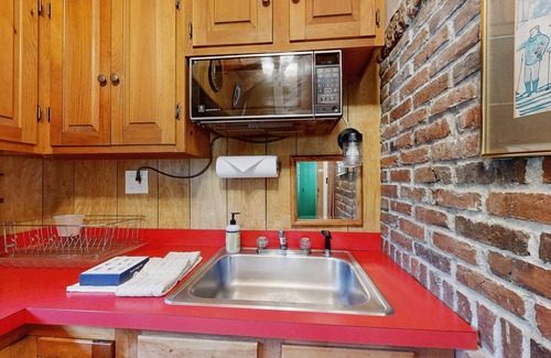 Franconia House | Pet-Friendly Mountain Chalet with Fireplace & Pool Access
