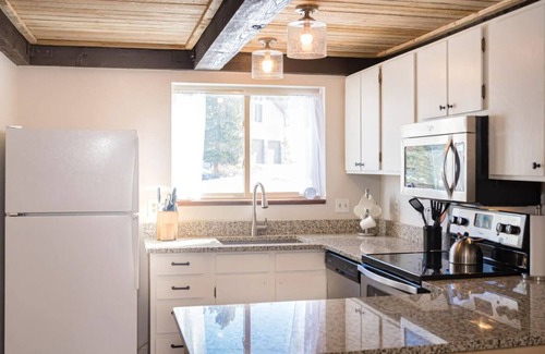 Fraser Condo | Pet-Friendly Condo Near Winter Park with Pool & Spa