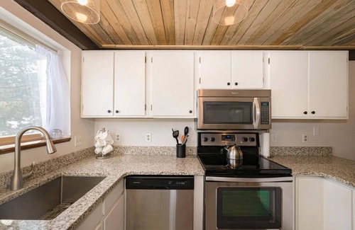 Fraser Condo | Pet-Friendly Condo Near Winter Park with Pool & Spa