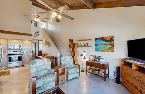 Kihei Condo | Pet-Friendly Condo with Pool, Ocean View & Furnished Lanai