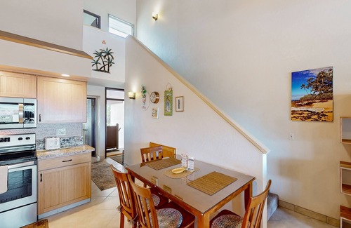 Kihei Condo | Pet-Friendly Condo with Pool, Ocean View & Furnished Lanai