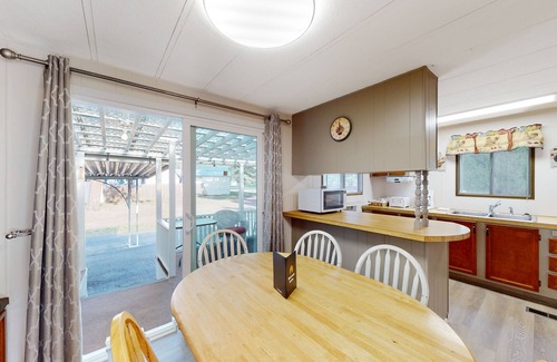 Christina Lake House | Dog-Friendly Cottage with Kitchen & Firepit Near Beach