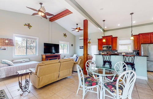 Port St. Joe Cottage | Pet-Friendly Beach Cottage with Cozy Patio & Ocean Views