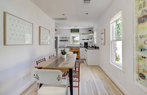 Houston Heights House | Dog Friendly Cottage Near Eats and Treats