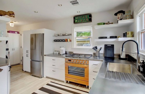 Houston Heights House | Dog Friendly Cottage Near Eats and Treats