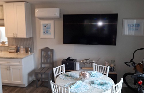 Ocean Beach House | Pet-Friendly Cottage with Ocean Views Rated 10/10