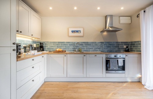 Woodstock Cottage | Dog friendly cottage with hot tub - King's Cottage