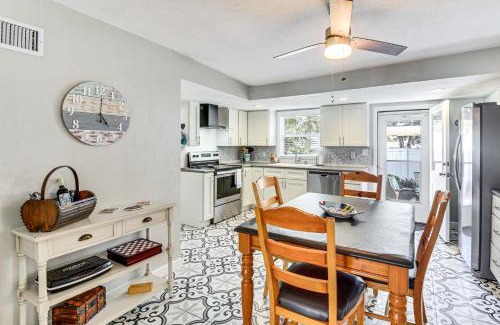 Walkers Holly Hill House | Pet-Friendly Daytona Beach Cottage with Inviting Patio