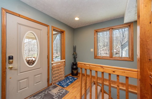McHenry House | Majestic Lodge: Lakefront Retreat with Hot Tubs & Spa