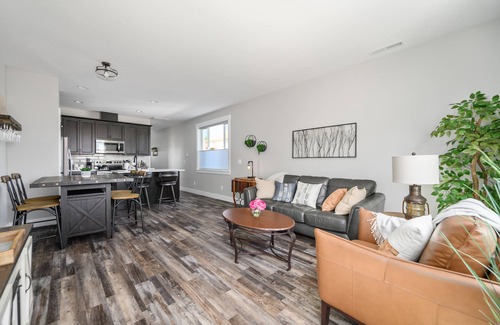 Carlton House | Delightful Wine Country Townhouse: Dog Friendly & Steps to Dining