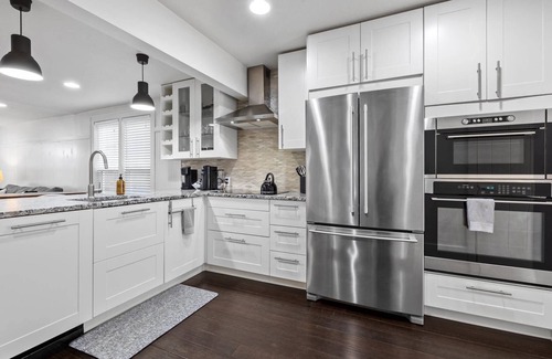 North End House | Pet-Friendly 1940 Bungalow in Prime Hyde Park Location