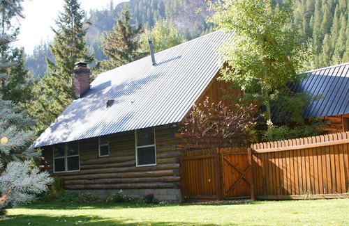 Ketchum House | Pet-Friendly Retreat Near River & Mountains with Spa Access